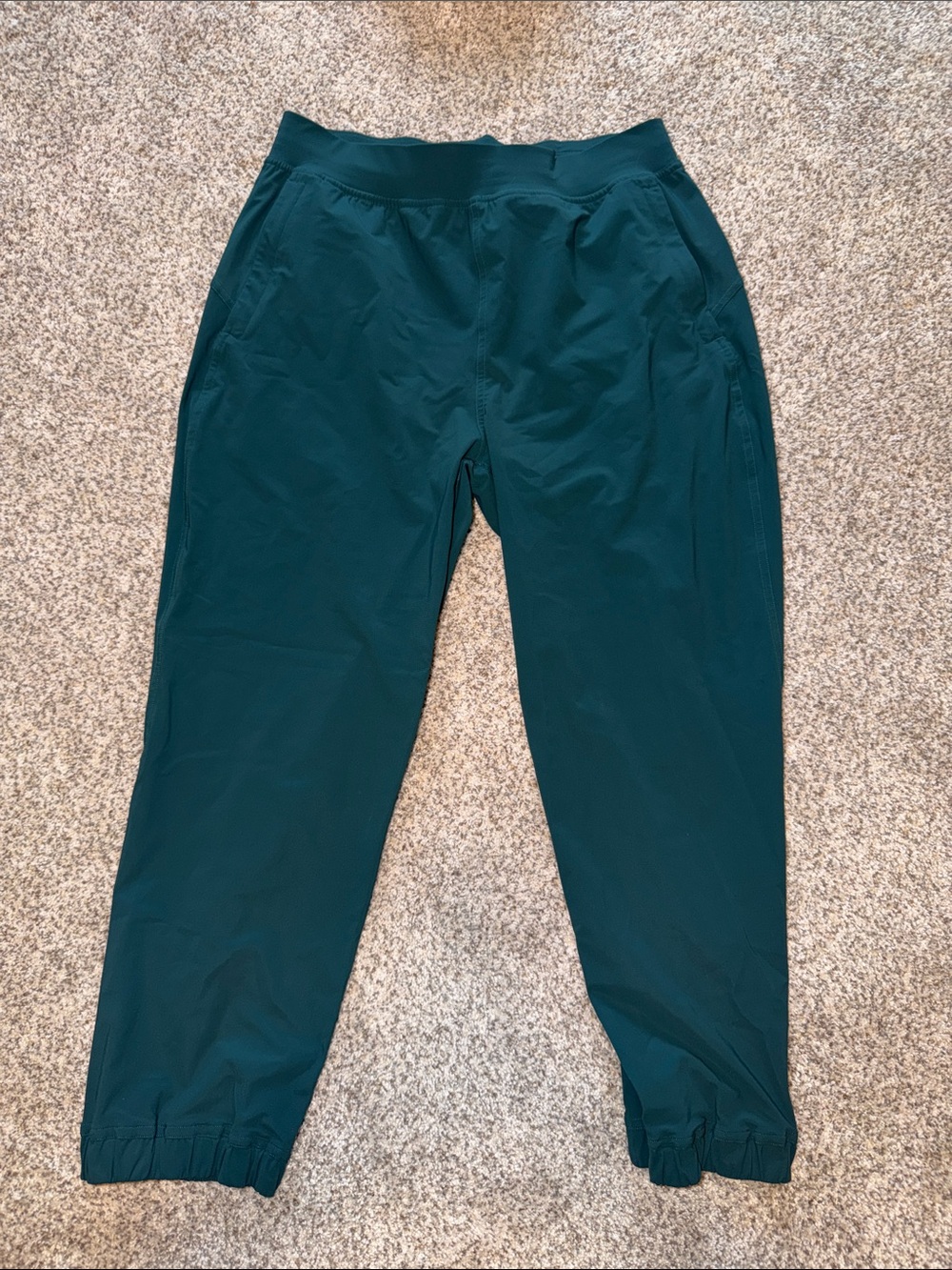 Lululemon Cropped Jogger Pants sz 6